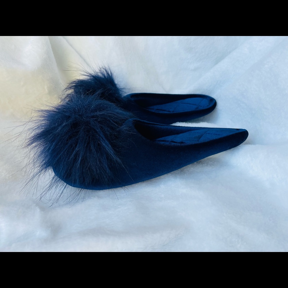 NC International Concepts
Women's Pom Pom Boxed Slippers